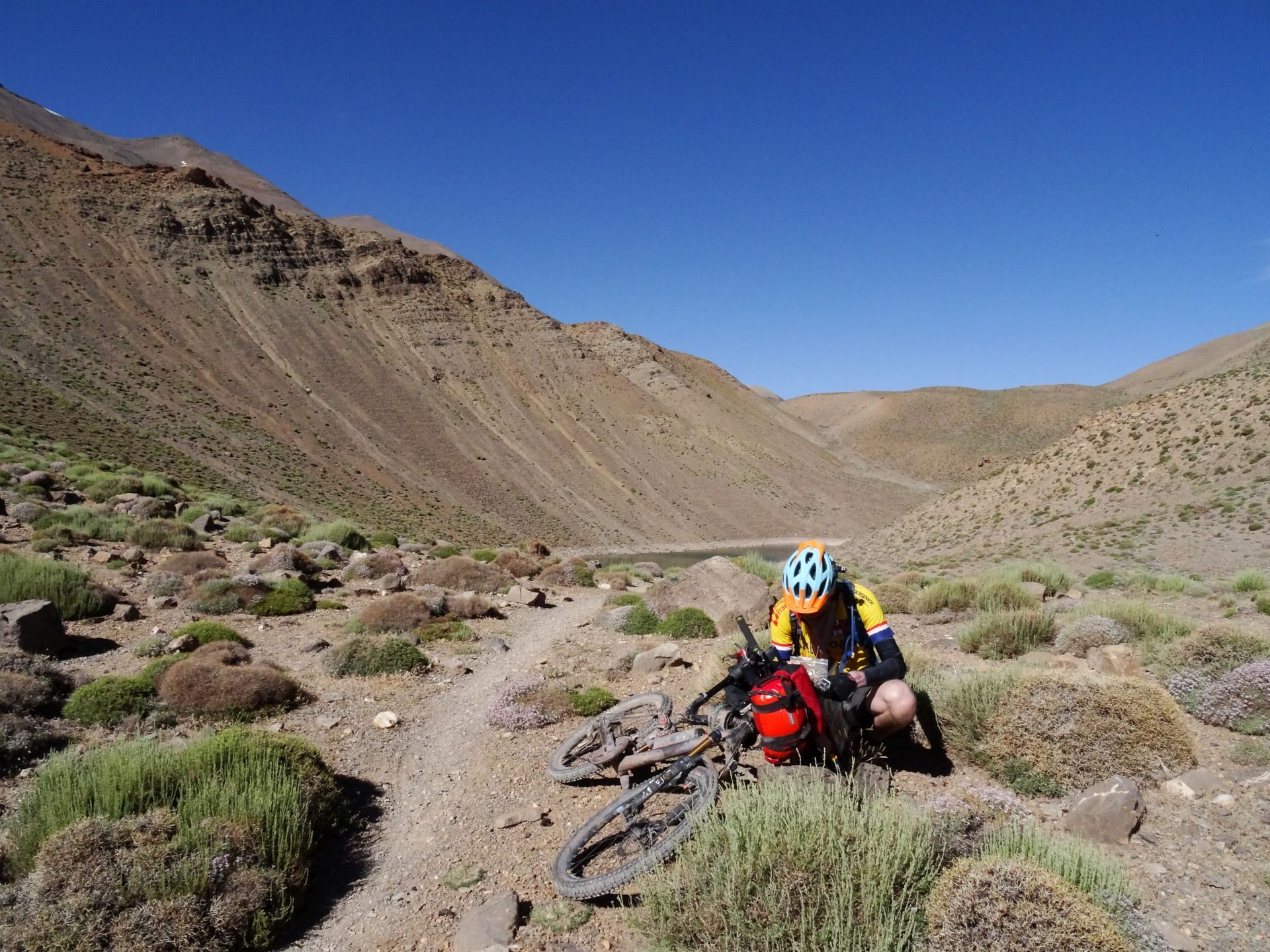 Day 6 - Want shade? That`ll be your bike helmet mate! So hot! Lake Tamda behind, and finally something more rideable! © Steve Woodward