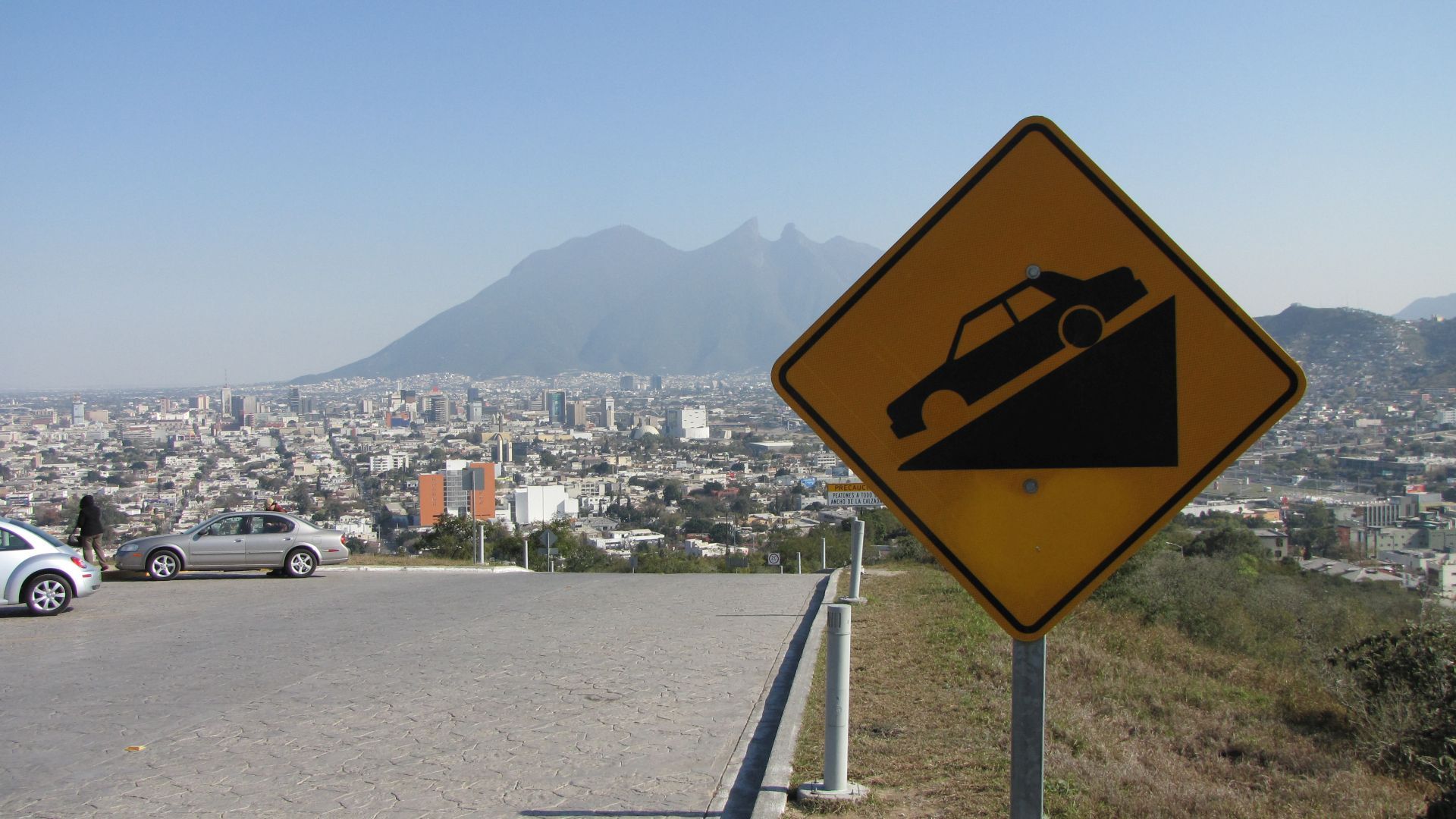 Monterrey, NL, Mexico - Notice the car in the sign ... it has no front wheel! (it hadn't been vandalised it actually looked like it had been made that way!)