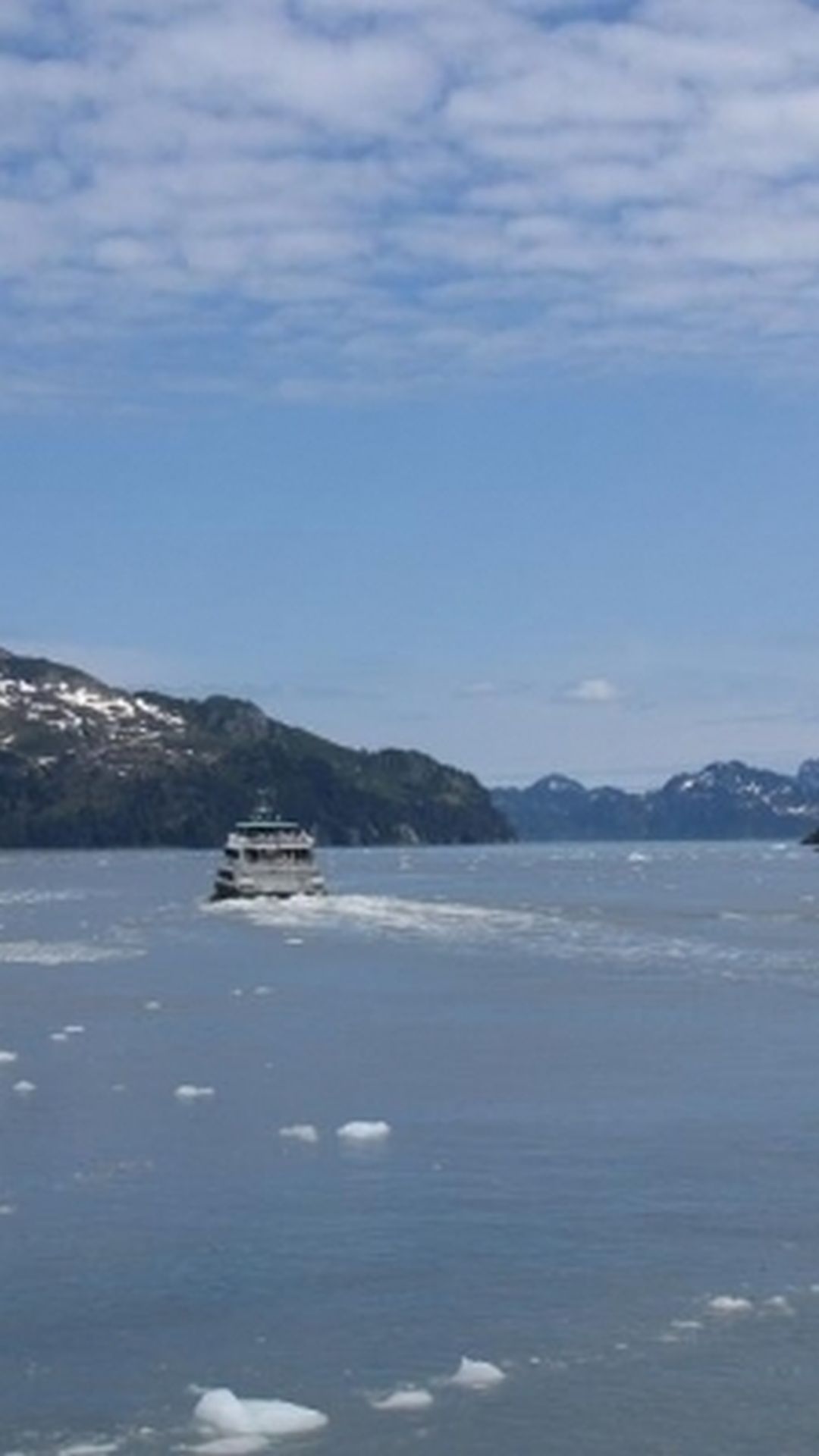 Seward Glacier Cruise - we scare a rival boat away with our horde of gin