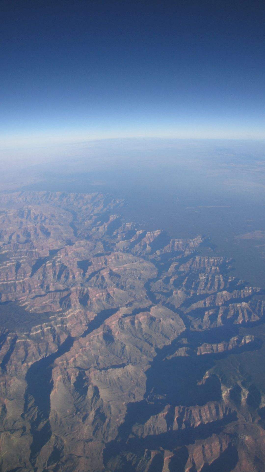 Yes, I am 5 years old, taking pictures from the plane to LA (oooh look, you can see the curve of the earth!)